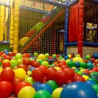 La imagen 19 de la Empresa AL TROTE ZONA INFANTIL Parques Infantiles en Madrid M