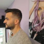 La imagen 11 de la Empresa ALAMEDA PELUQUEROS CMO MORATALAZ Productos y Servicios de Cuidado Personal en Madrid M