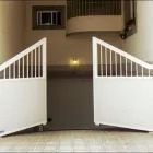 La imagen 2 de la Empresa AUTOMATIZACIÓN TRES BÁEZ - PUERTAS AUTOMÁTICAS Puertas y Ventanas en Las Palmas de Gran Canaria GC