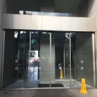 La imagen 4 de la Empresa AUTOMATIZACIÓN TRES BÁEZ - PUERTAS AUTOMÁTICAS Puertas y Ventanas en Las Palmas de Gran Canaria GC