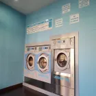 La imagen 3 de la Empresa CICLÓN LAVANDERÍA AUTOSERVICIO Servicios Profesionales y de Negocios en Madrid M