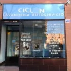 La imagen 7 de la Empresa CICLÓN LAVANDERÍA AUTOSERVICIO Servicios Profesionales y de Negocios en Madrid M