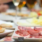La imagen 1 de la Empresa ENRIQUE TOMÁS JAMON-TAPAS-VINO Tiendas y Productores de Alimentos en Badalona B