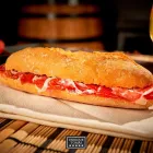 La imagen 28 de la Empresa ENRIQUE TOMÁS JAMON-TAPAS-VINO Tiendas y Productores de Alimentos en Badalona B