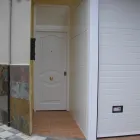 La imagen 1 de la Empresa ENSYCO PUERTAS DE GARAJE S.L. Puertas y Ventanas en Las Palmas de Gran Canaria GC
