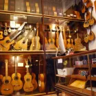 La imagen 3 de la Empresa GUITARRAS MANZANERO Instrumentos y Librerias Musicales en Madrid M