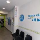 La imagen 23 de la Empresa LAVANDERÍA AUTOSERVICIO LA WASH LONDRES 81 BCN Servicios Profesionales y de Negocios en Barcelona B