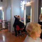 La imagen 4 de la Empresa MIRRORS Productos y Servicios de Cuidado Personal en Barcelona B
