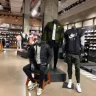 La imagen 3 de la Empresa NIKE STORE BARCELONA - LA MAQUINISTA Zapaterías en Barcelona B