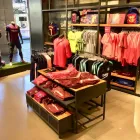La imagen 12 de la Empresa NIKE STORE BARCELONA - LA MAQUINISTA Zapaterías en Barcelona B