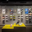 La imagen 4 de la Empresa NIKE STORE GRAN VIA Zapaterías en Madrid M