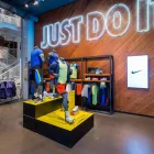 La imagen 5 de la Empresa NIKE STORE GRAN VIA Zapaterías en Madrid M