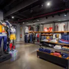 La imagen 8 de la Empresa NIKE STORE GRAN VIA Zapaterías en Madrid M