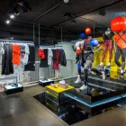 La imagen 11 de la Empresa NIKE STORE GRAN VIA Zapaterías en Madrid M