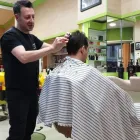 La imagen 8 de la Empresa PELUQUERÍA ARTURO COMÍN Productos y Servicios de Cuidado Personal en Zaragoza AR
