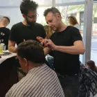 La imagen 12 de la Empresa PELUQUERÍA ARTURO COMÍN Productos y Servicios de Cuidado Personal en Zaragoza AR