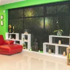 La imagen 8 de la Empresa PELUQUERIA NATURAL MARICRUZ Productos y Servicios de Cuidado Personal en Madrid M