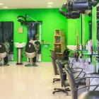 La imagen 9 de la Empresa PELUQUERIA NATURAL MARICRUZ Productos y Servicios de Cuidado Personal en Madrid M