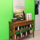 La imagen 12 de la Empresa PELUQUERIA NATURAL MARICRUZ Productos y Servicios de Cuidado Personal en Madrid M