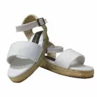 La imagen 1 de la Empresa PEQUEÑA HUELLA Zapaterías en Madrid M