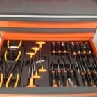 La imagen 4 de la Empresa PIT LANE BOXES ALQUILER DE BOXES PARA EL BRICOLAGE DEL AUTOMOVIL Talleres Mecánicos en Torrejón de Ardoz M