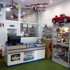 La imagen 7 de la Empresa RC Y PADEL Tenis Y Padel Equipamiento: Establecimientos en Madrid M