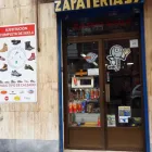 La imagen 10 de la Empresa REPARACIÓN DE CALZADO EL CARMEN, ZAPATERO HORTALEZA Zapaterías en Madrid M