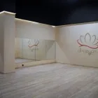 La imagen 1 de la Empresa YOGA DHAIRYAM Yoga en Madrid M