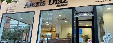 La imagen 6 de la Empresa ALEXIS DIAZ SALÓN DE PELUQUERÍA Y CENTRO DE ESTÉTICA Productos y Servicios de Cuidado Personal en Madrid M