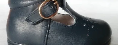 La imagen 34 de la Empresa ANZABAR Zapaterías en Donostia SS