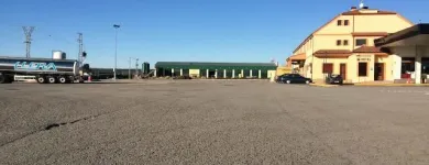 La imagen 5 de la Empresa ÁREA DE SERVICIO LOS CERRILLOS Industrias y Agricultura en Peraleda de la Mata CC