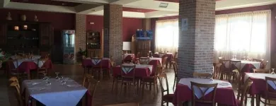 La imagen 7 de la Empresa ÁREA DE SERVICIO LOS CERRILLOS Industrias y Agricultura en Peraleda de la Mata CC