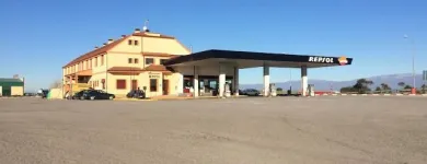 La imagen 9 de la Empresa ÁREA DE SERVICIO LOS CERRILLOS Industrias y Agricultura en Peraleda de la Mata CC