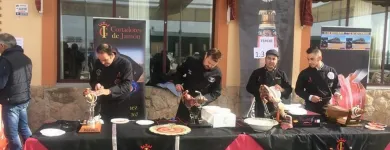La imagen 21 de la Empresa ÁREA DE SERVICIO LOS CERRILLOS Industrias y Agricultura en Peraleda de la Mata CC