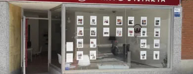 La imagen 6 de la Empresa ARENAS Y ASOCIADOS GESTIÓN INMOBILIARIA Servicios Profesionales y de Negocios en Salamanca SA