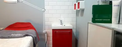 La imagen 2 de la Empresa BLOSSOM ESTETICA Y UÑAS (ARTURO SORIA) Pedicura en Madrid M