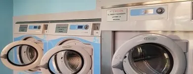 La imagen 5 de la Empresa CICLÓN LAVANDERÍA AUTOSERVICIO Servicios Profesionales y de Negocios en Madrid M