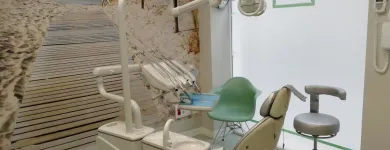 La imagen 2 de la Empresa CLÍNICA DENTAL DRA. MARÍA DEL AMO Salud y Medicina en Gijón O