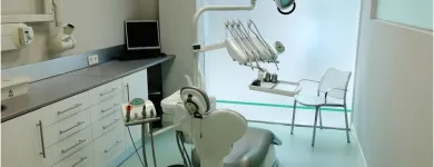 La imagen 3 de la Empresa CLÍNICA DENTAL DRA. MARÍA DEL AMO Salud y Medicina en Gijón O