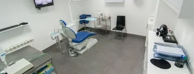 La imagen 4 de la Empresa CLÍNICA DENTAL MEDICS DR. FERRER Salud y Medicina en Madrid M