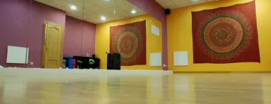 La imagen 7 de la Empresa ESCUELA MASAJE CALIFORNIANO KAIZEN Salud y Medicina en Madrid M