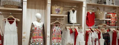 La imagen 1 de la Empresa FIRST YOU, MODA Y COMPLEMENTOS Tienda de Ropa en Torremolinos MA