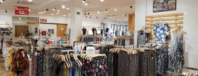 La imagen 2 de la Empresa FIRST YOU, MODA Y COMPLEMENTOS Tienda de Ropa en Torremolinos MA