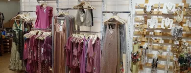 La imagen 3 de la Empresa FIRST YOU, MODA Y COMPLEMENTOS Tienda de Ropa en Torremolinos MA