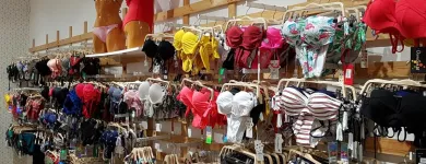 La imagen 7 de la Empresa FIRST YOU, MODA Y COMPLEMENTOS Tienda de Ropa en Torremolinos MA