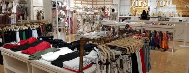 La imagen 17 de la Empresa FIRST YOU, MODA Y COMPLEMENTOS Tienda de Ropa en Torremolinos MA