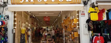 La imagen 18 de la Empresa FIRST YOU, MODA Y COMPLEMENTOS Tienda de Ropa en Torremolinos MA
