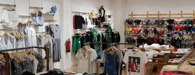 La imagen 21 de la Empresa FIRST YOU, MODA Y COMPLEMENTOS Tienda de Ropa en Torremolinos MA