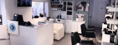 La imagen 2 de la Empresa HOMBRE ACTUAL Peluquerias De Caballeros en Madrid M