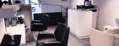 La imagen 4 de la Empresa HOMBRE ACTUAL Peluquerias De Caballeros en Madrid M